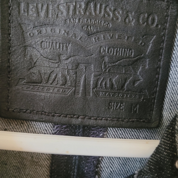 Levi's Men's Dark Denim Jacket - Picture 4 of 4